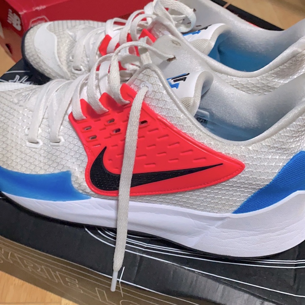 Kyrie Low 2 White/Black-Blue Hero with box Size 13